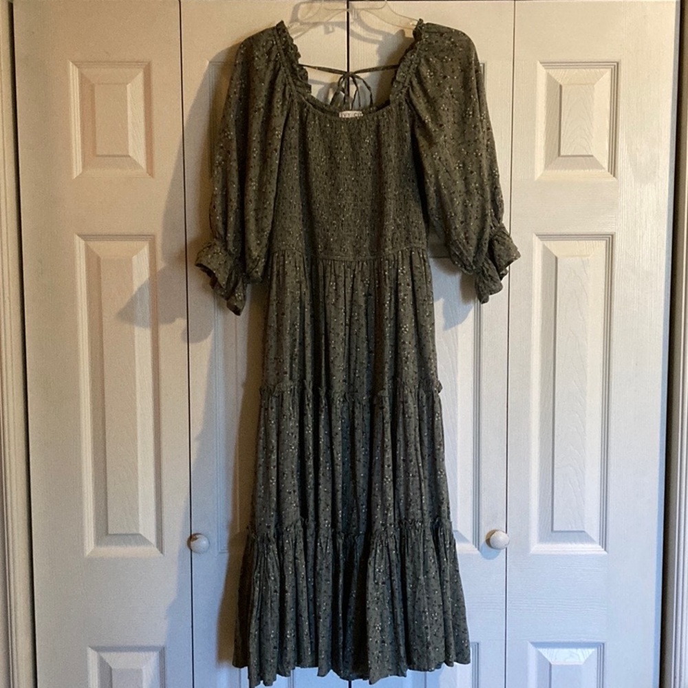 Ivy City Co Dark Green Puff Sleeve Dress